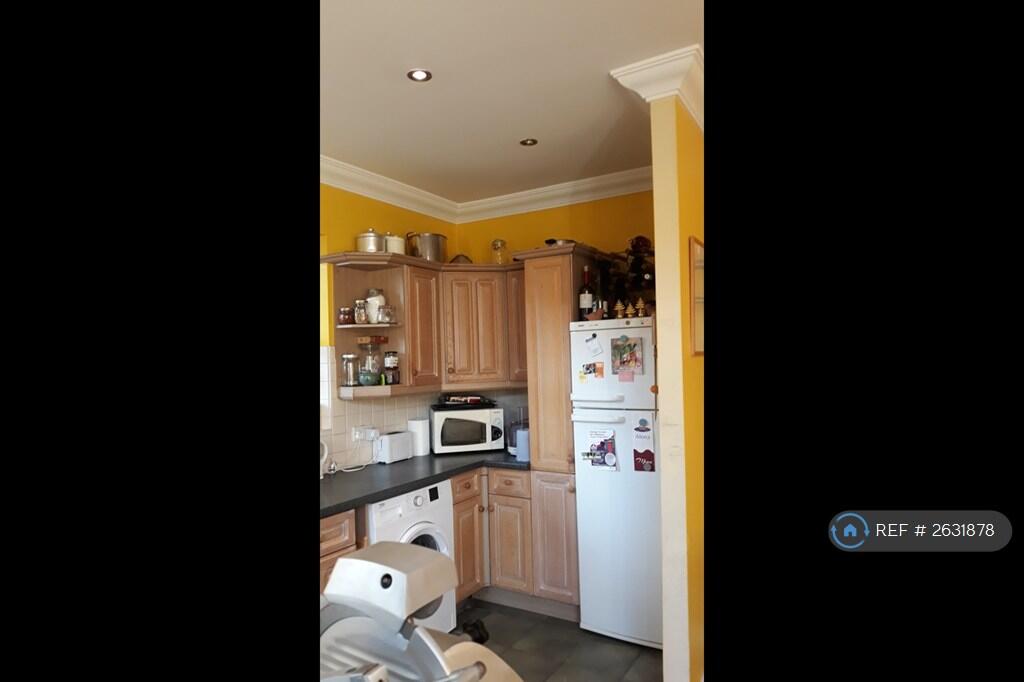 Kitchen - Bosch Fridge-Freezer + Microwave