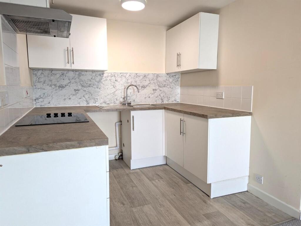 Kitchen 1.jpg