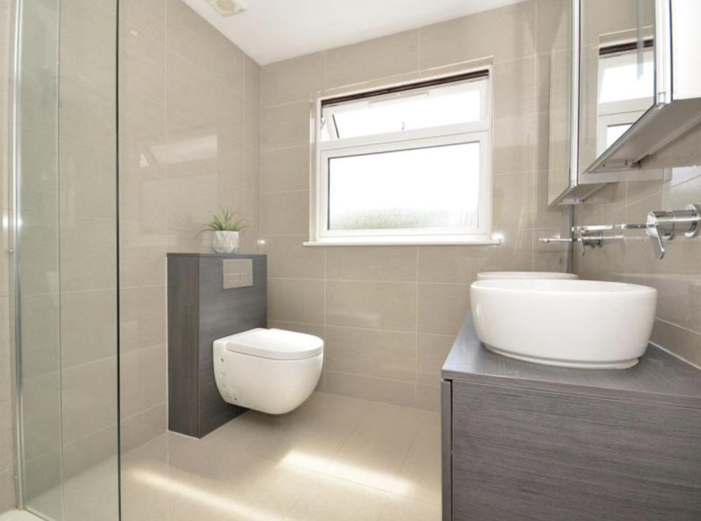 Master Bedroom En-Suite