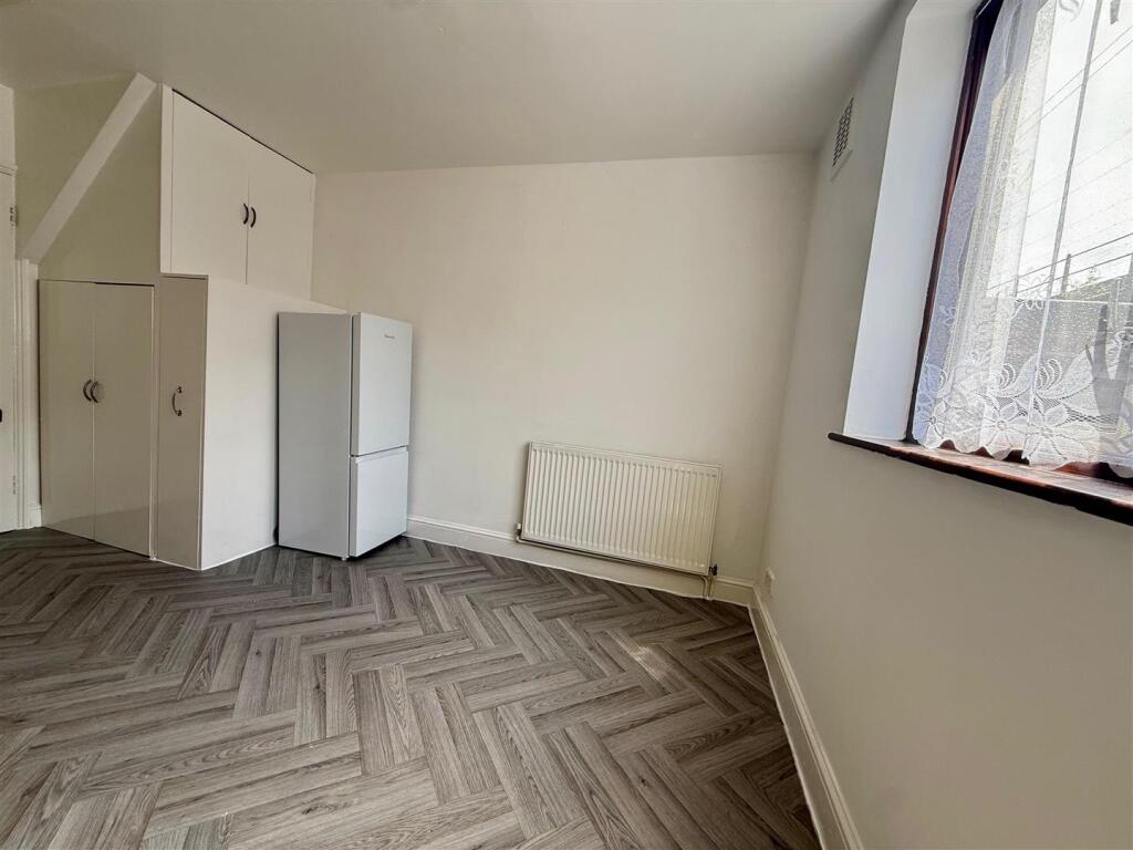 Lounge / Dining Area