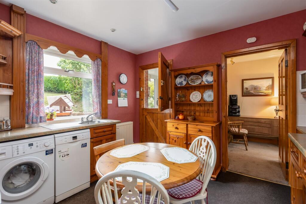 Wydale Low Cottages 1 Kitchen-1.jpg