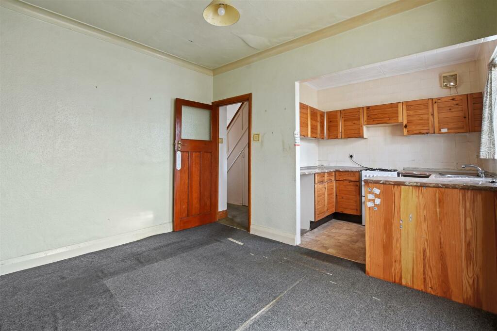 07-c1f8GCWT - 208 Portland Crescent - Diner 2 -Ori