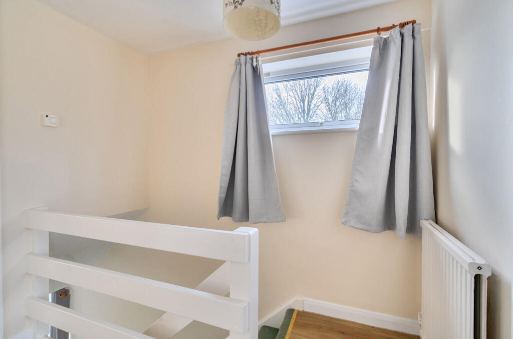 1394734-6-695cf8f...