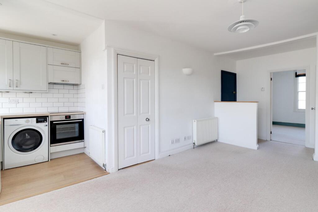 Living Kitchen (2).jpg