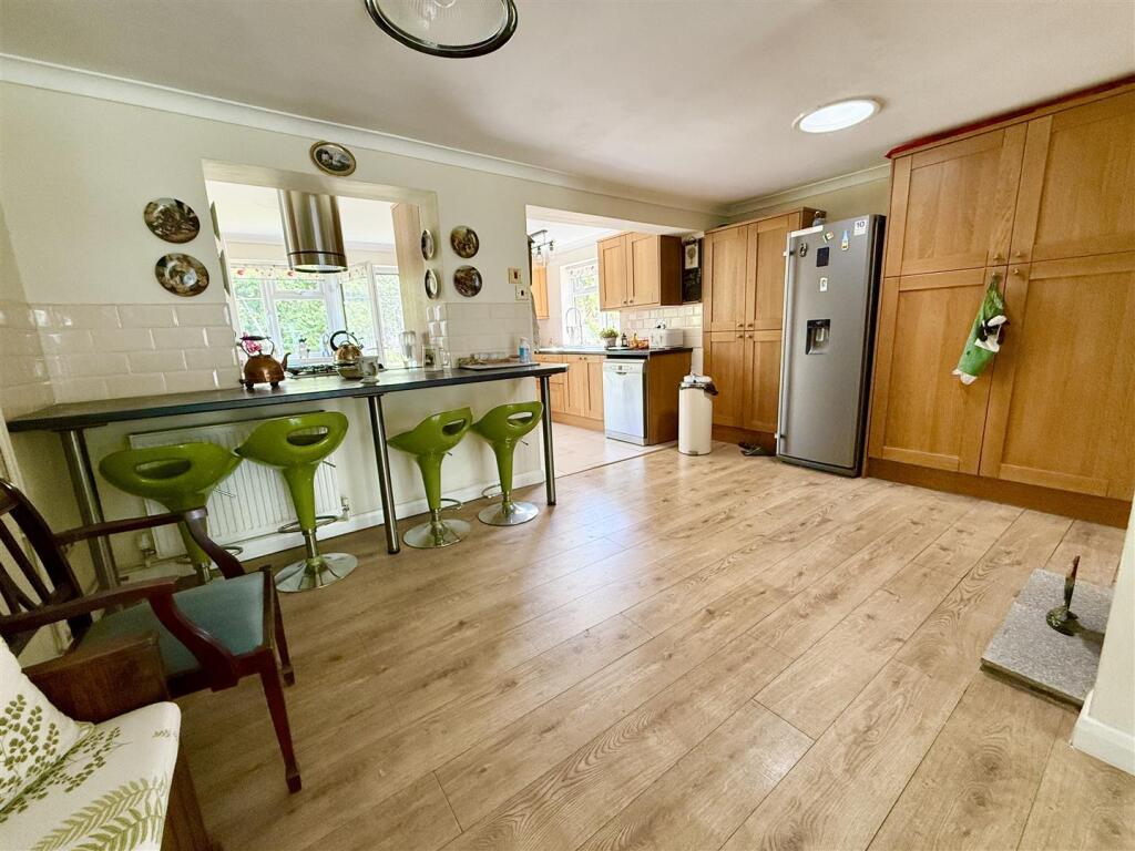 breakfast room