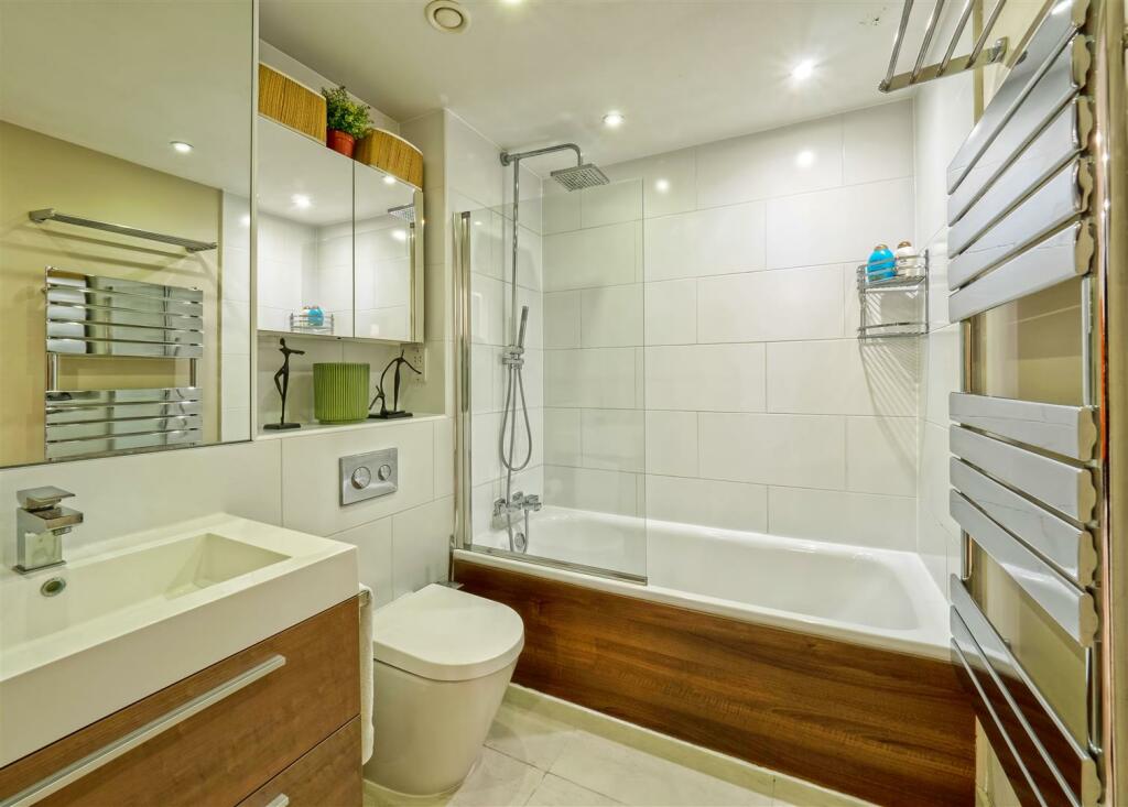 12 Apartment 409 Bathroom.jpg