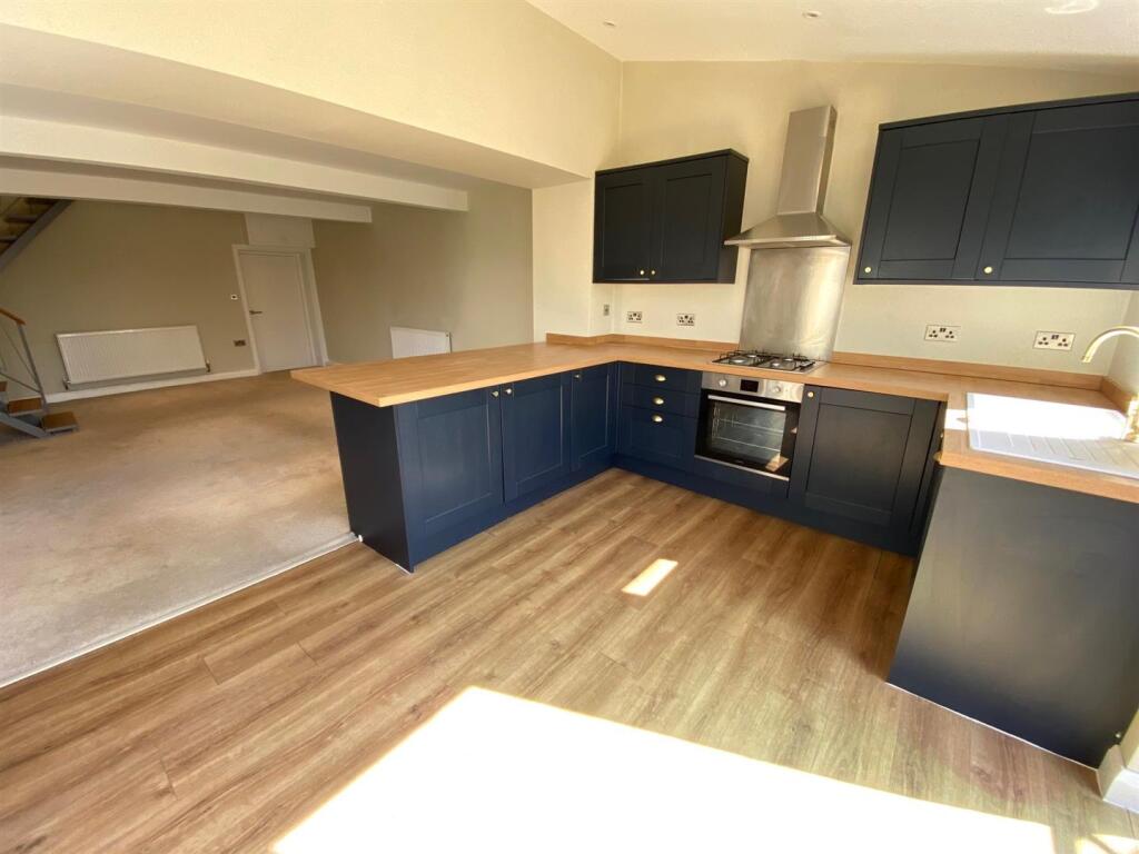 Bramleys Estate Agents - Hall Lane, Kirkburton (6)
