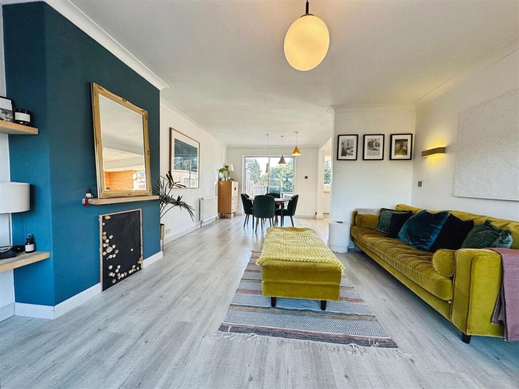 f83925d6--4027-95C9-D00FE16F98B4-69919-00002CFF853