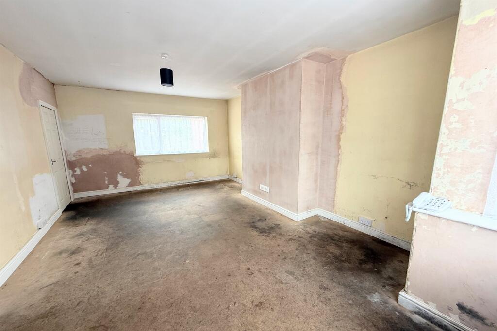 Lounge through Dinin