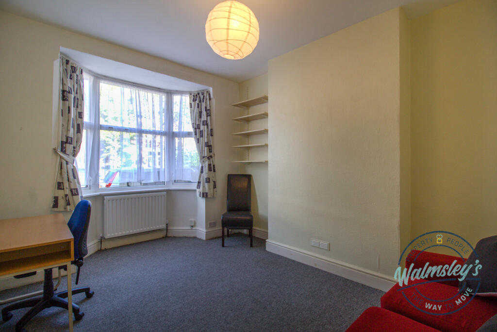 Sitting room with bay