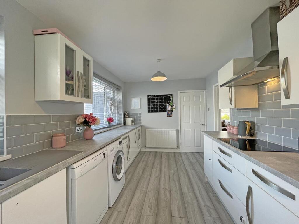 Treveneague Gardens 47 Kitchen 2.jpg