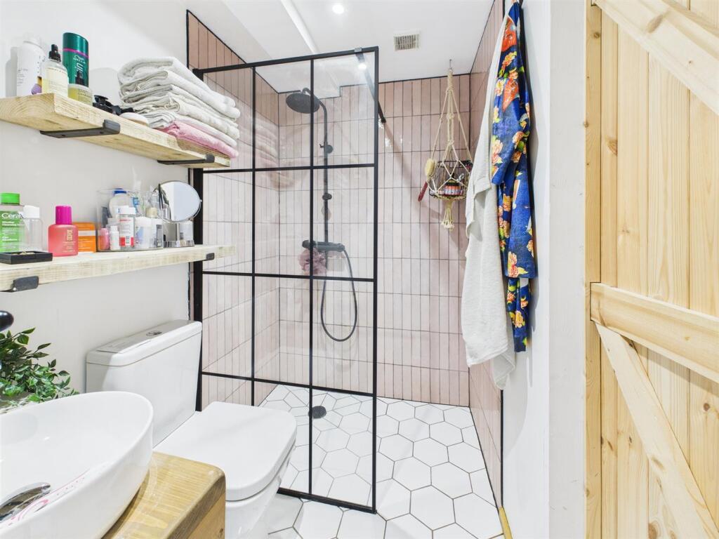 EN SUITE