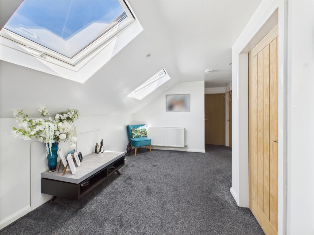 CAM03729G0-PR0042-STILL045