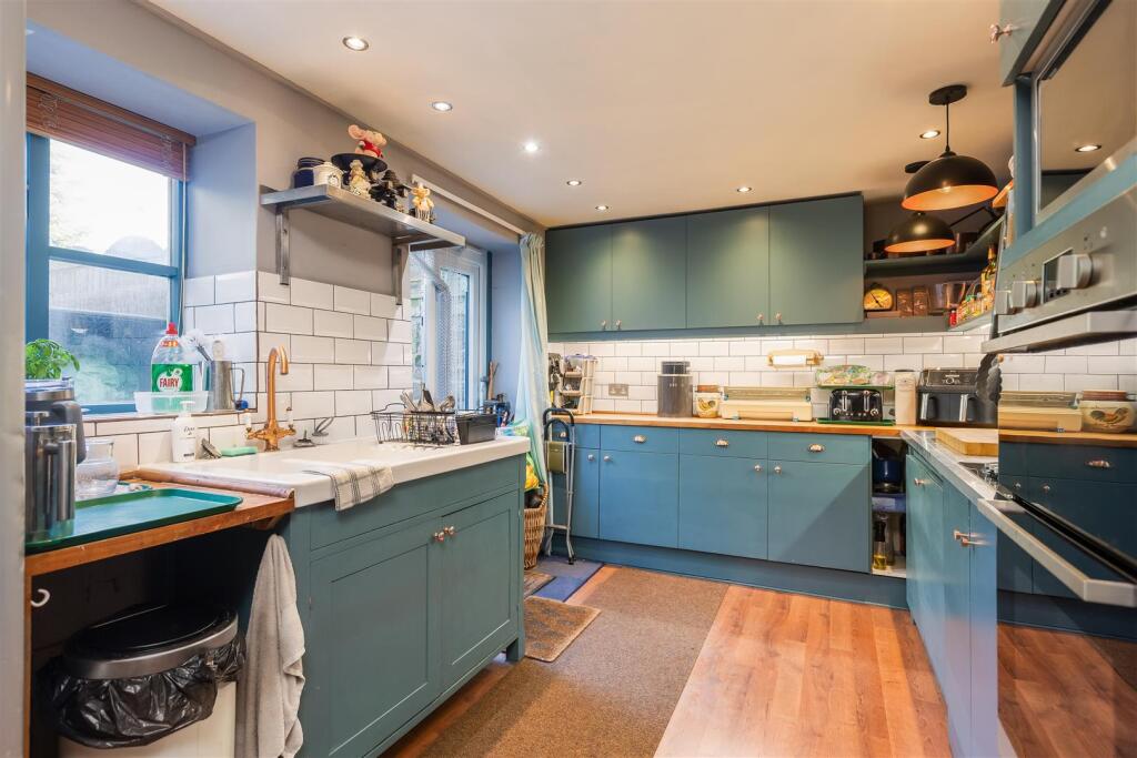 Northdale Cottages 2 Kitchen-1.jpg