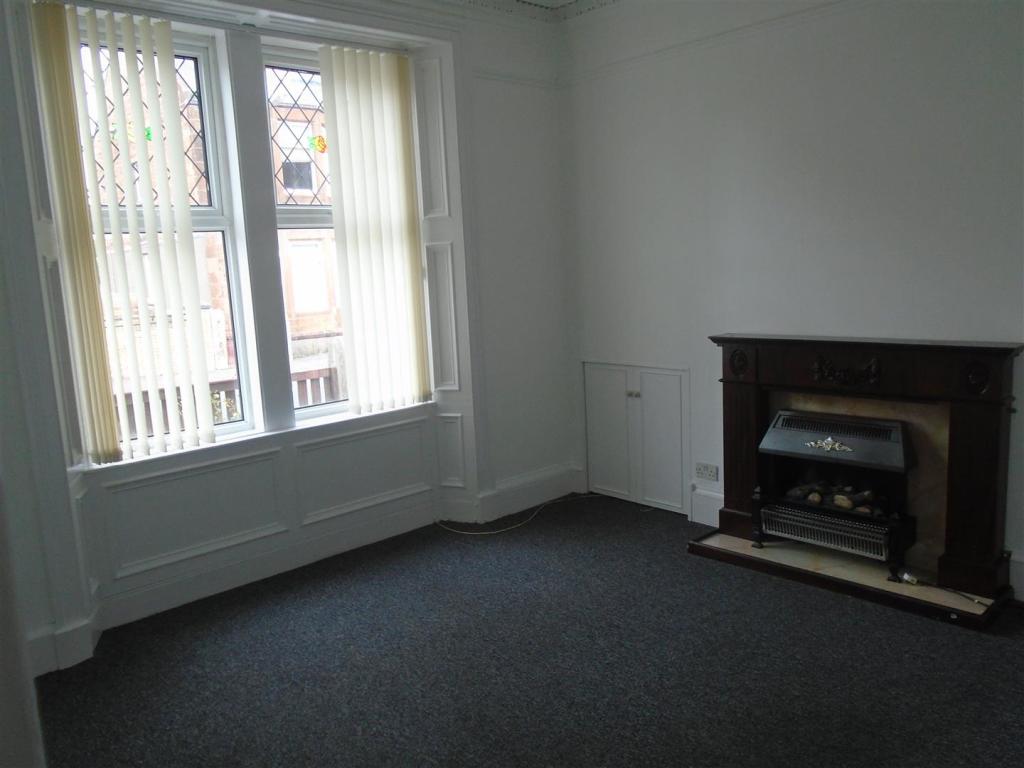 7 Gladstone Road - Livingroom 1.JPG