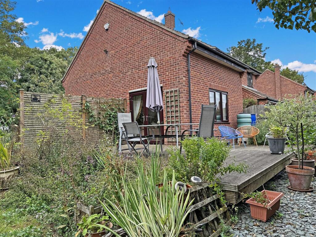 Decked Seating Terrace 094