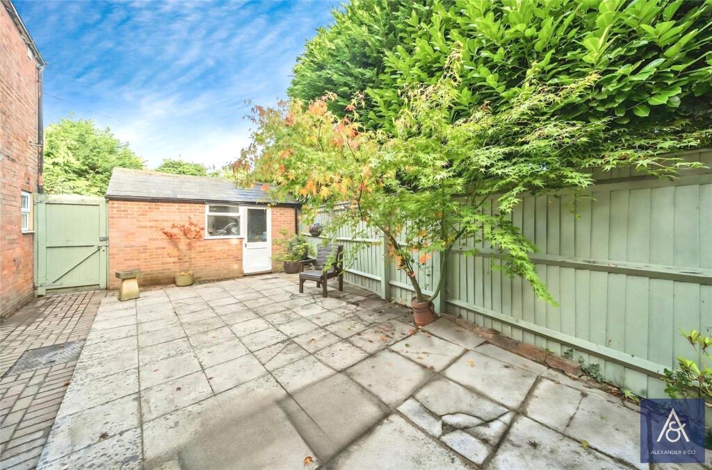 Courtyard/Garage