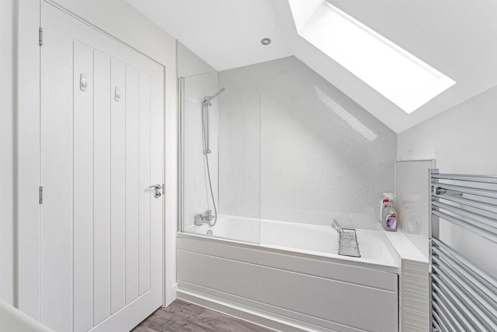 Bathroom 1.jpg