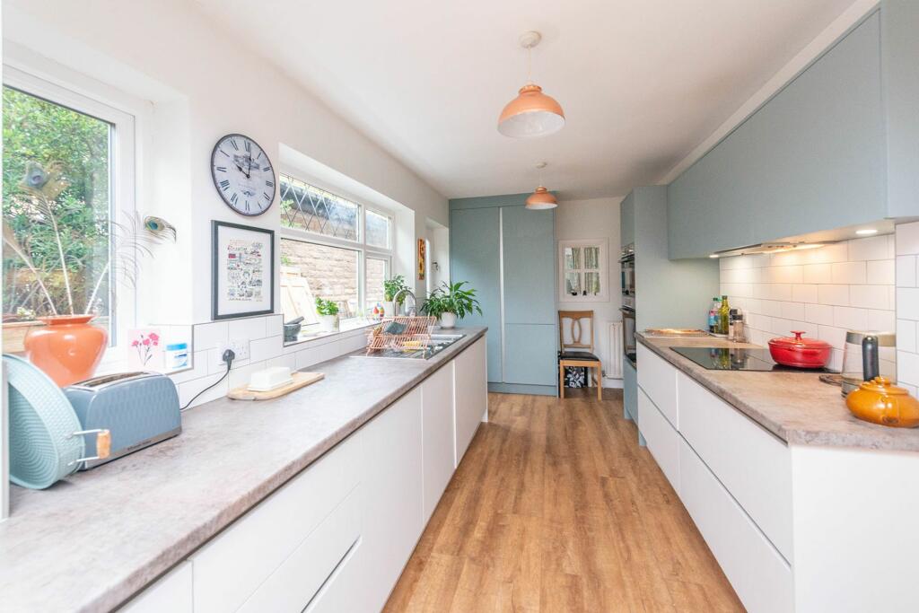 KITCHEN, LOUNGE/DINER AND SITTING ROOM