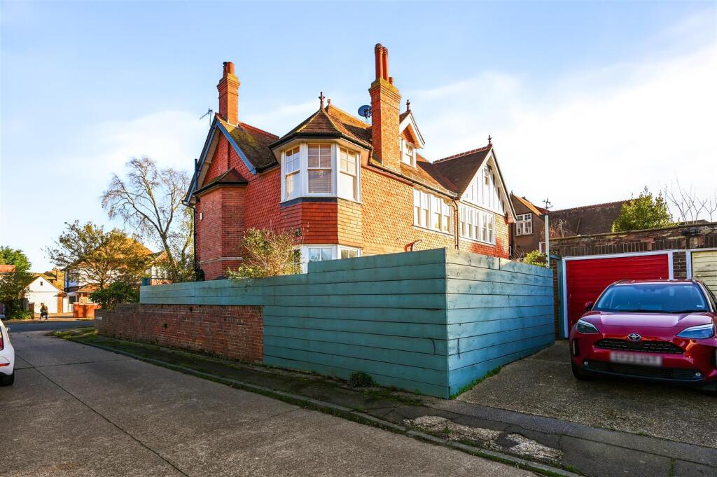 43A SUTHERLAND AVENUE - TN93QL (31).jpg