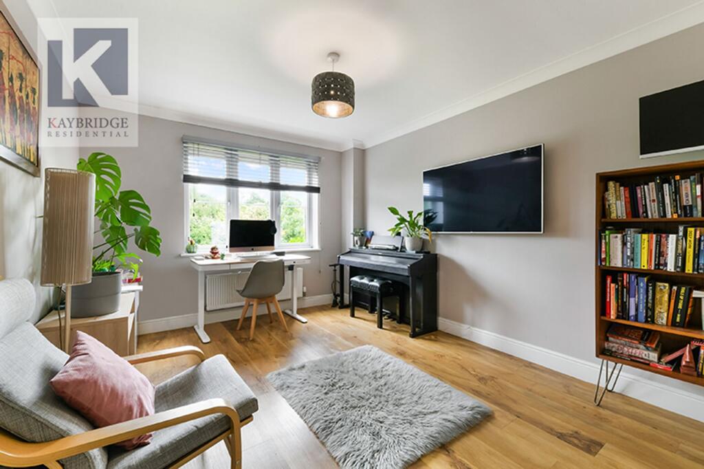 Bankside, Epsom - KT17 3AR