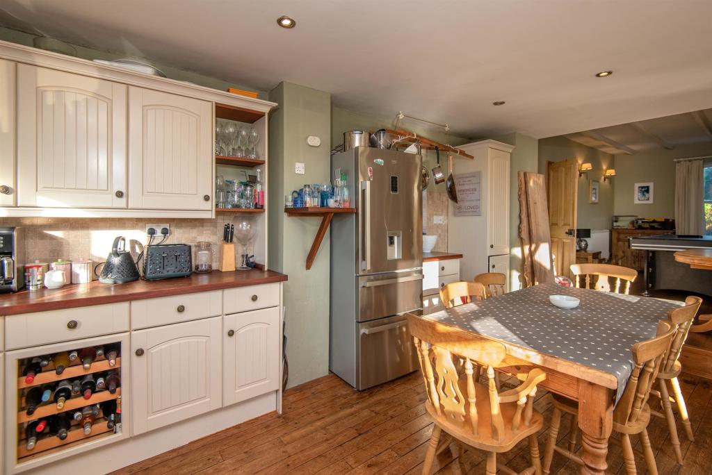 Kitchen diner 2.jpg