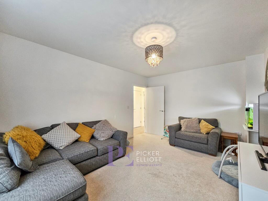 Spacious lounge