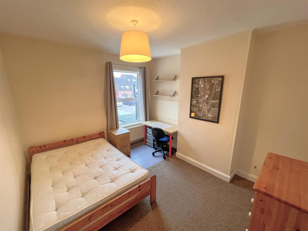 Rear Bed A.JPG