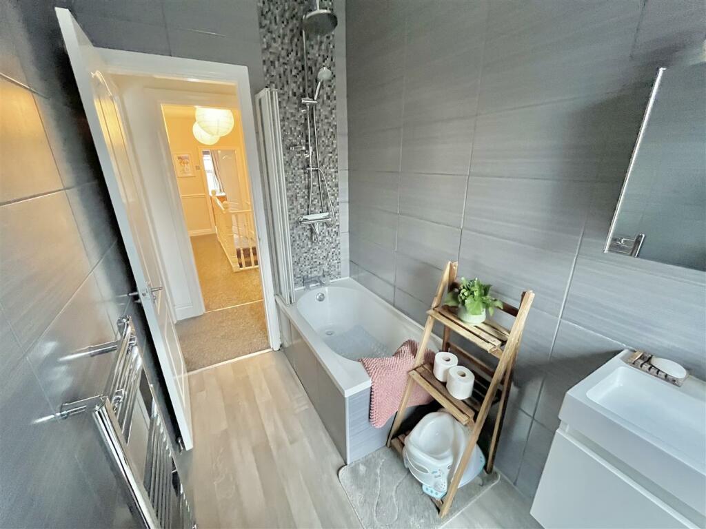 Bathroom Aspect 2