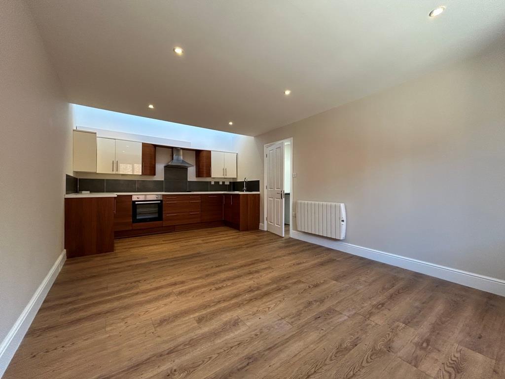 OPEN PLAN SITTING / KITCHEN