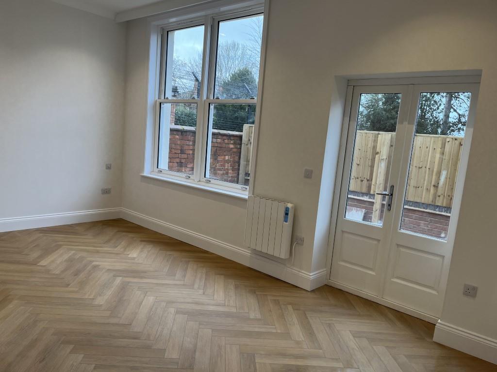 Flat 1 brooklands master bedroom.jpg
