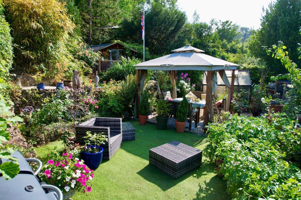 Equipped home office in perfect setting