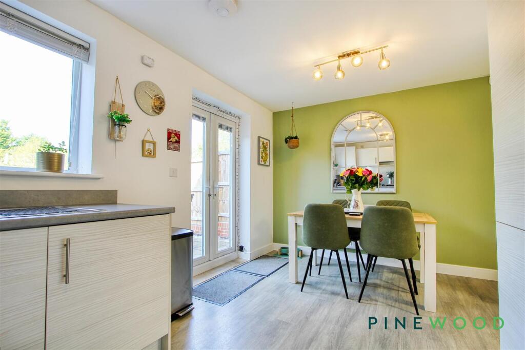KITCHEN / DINER