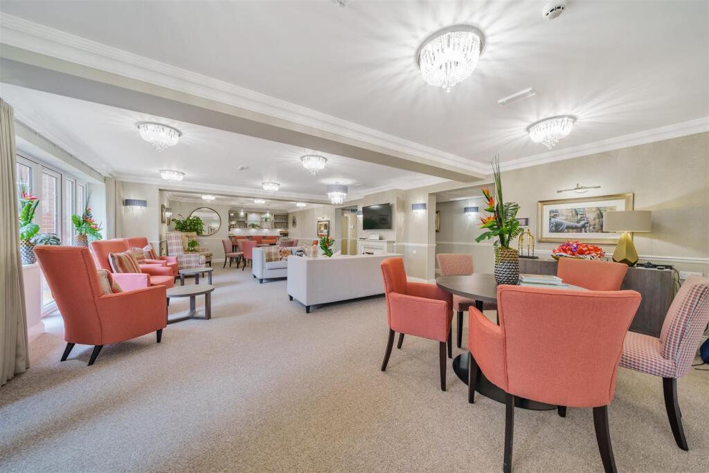 Owners Lounge.jpg