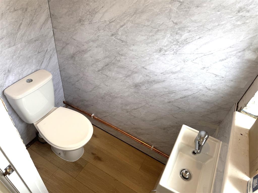 Cloakroom/wc