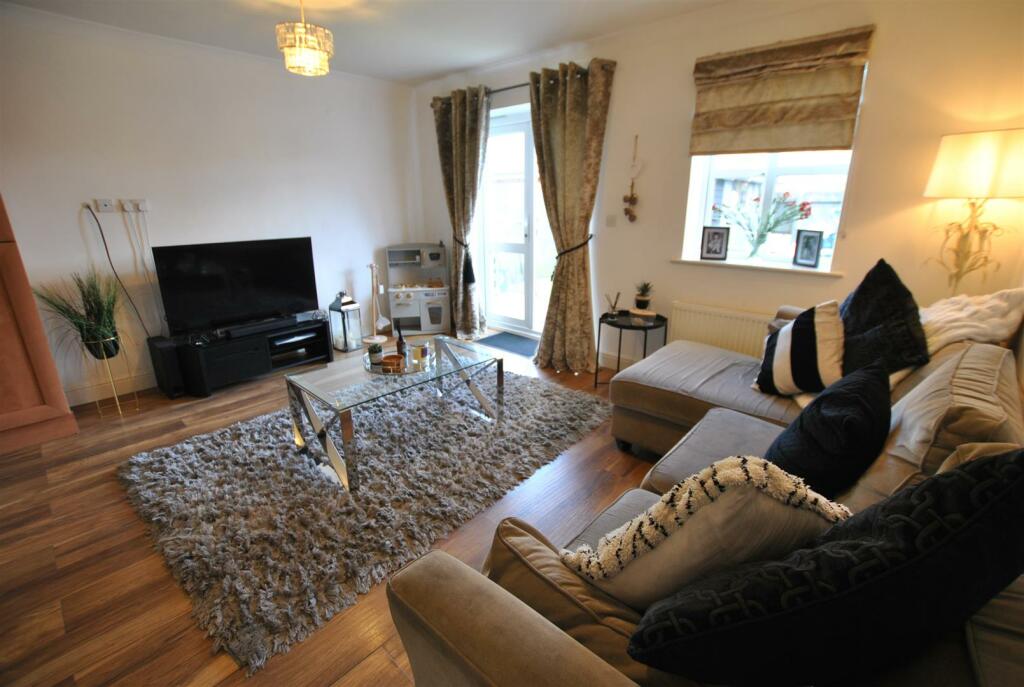 OPEN PLAN LIVING SPACE
