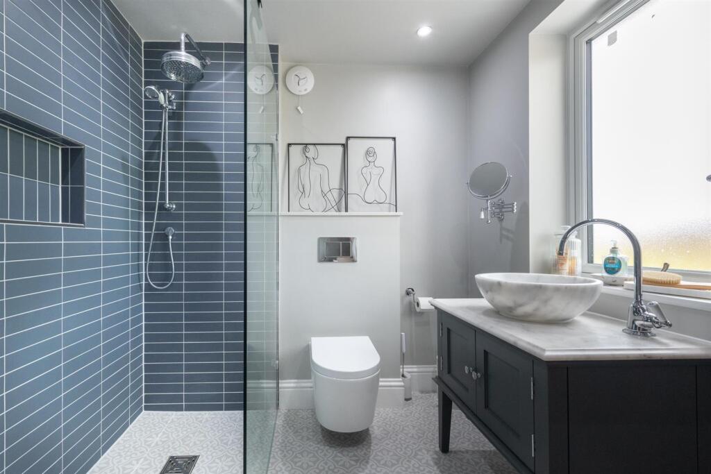 Master Bedroom En-Suite