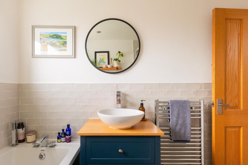 0M1RFS - Bathroom A.jpg