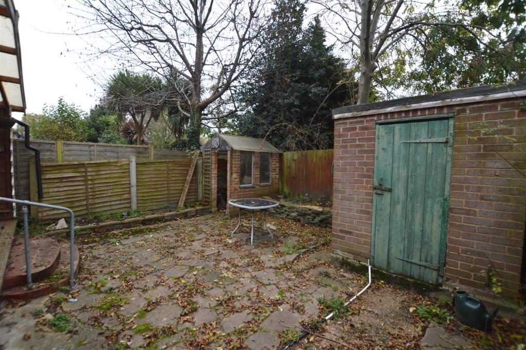 41 Bramley Close gdn.JPG