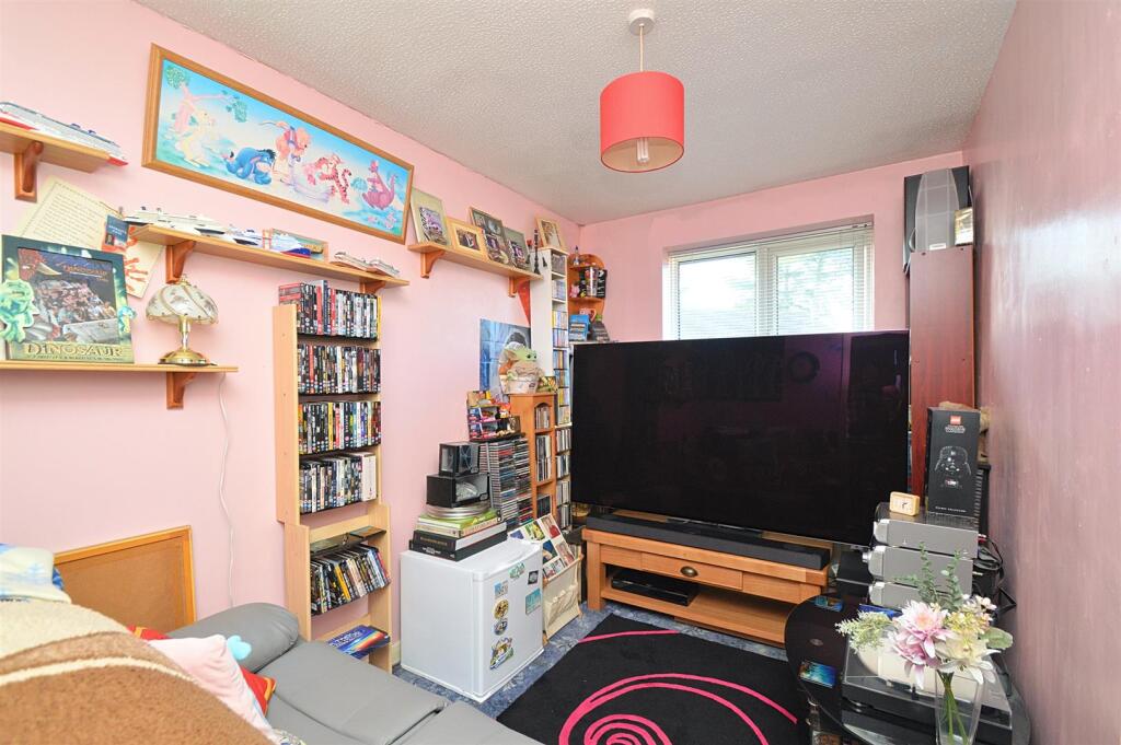 resizedNEWBed1.jpg