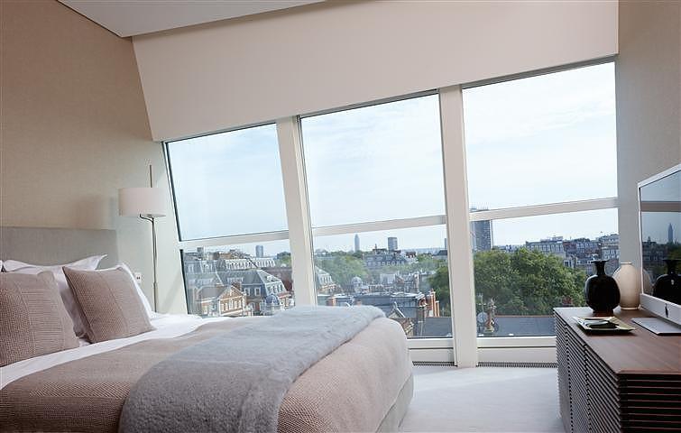 Bedroom (Main)
