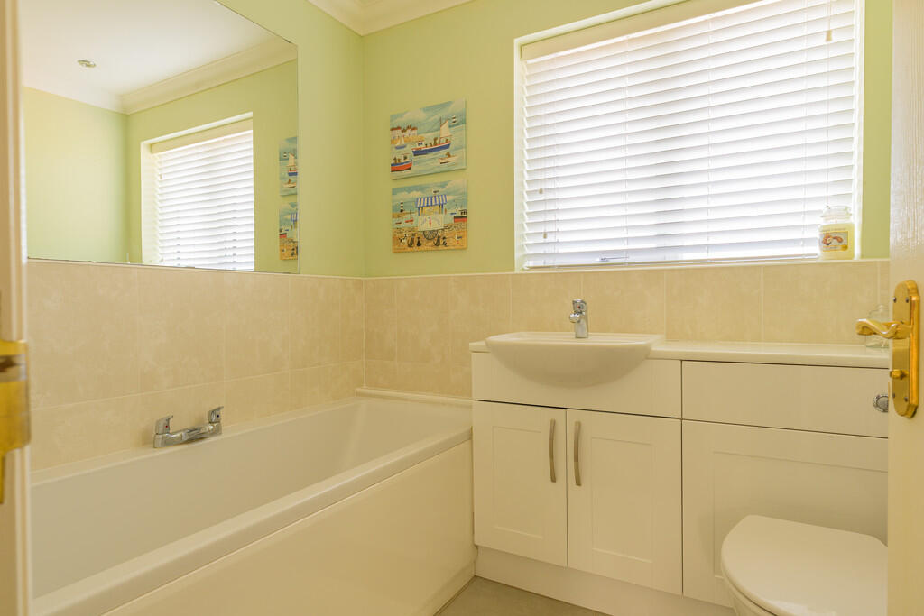 Bathroom DSC_4762...