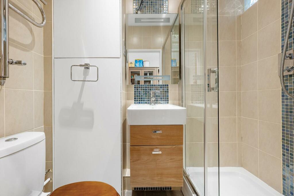Shower Room.JPG