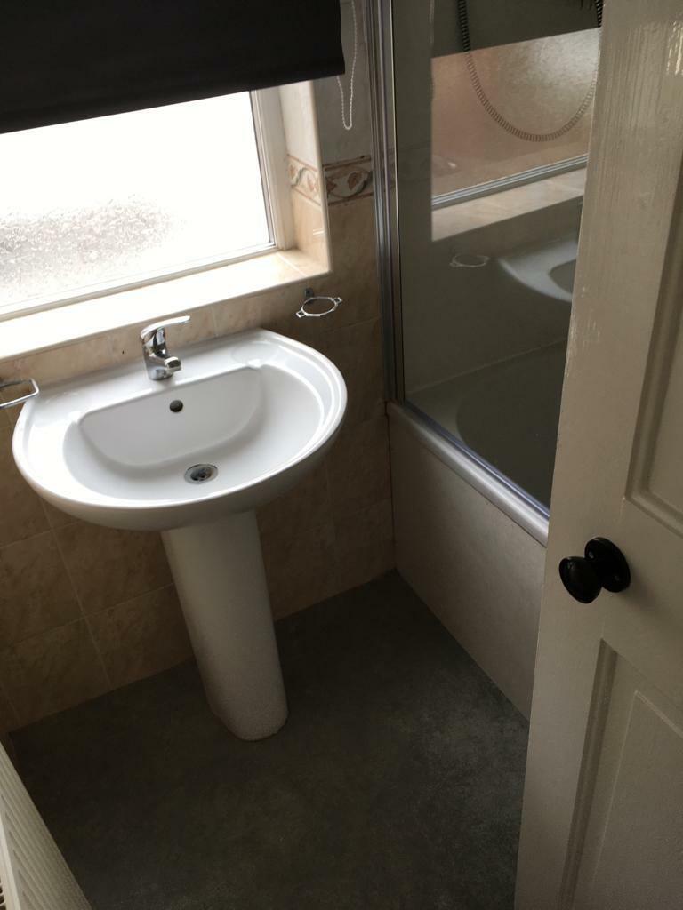 1) 14 Cranbrook Avenue Bathroom 1 17.09.2020.jpg