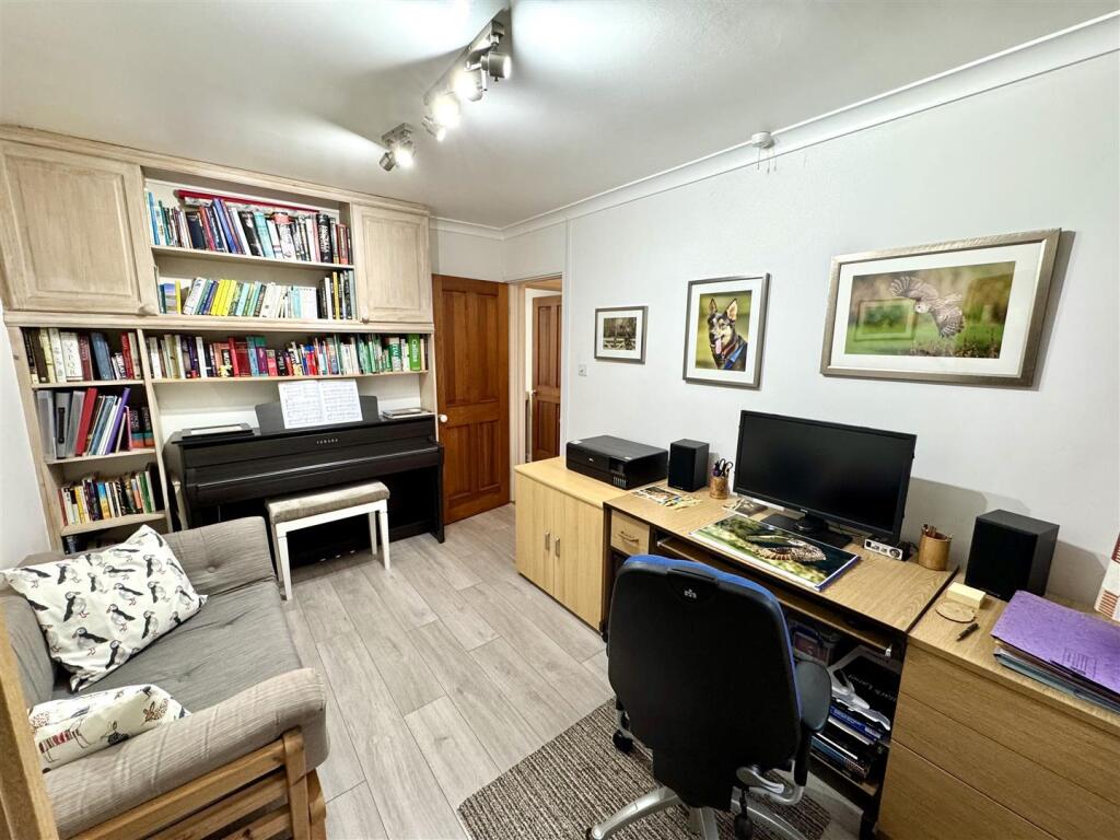 BEDROOM 2