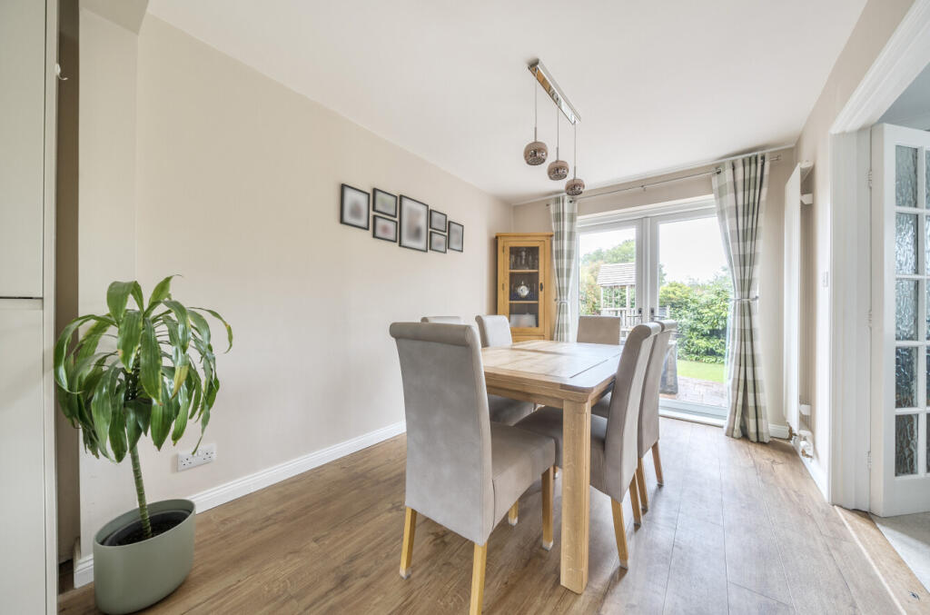 1304589-4-6842bef...