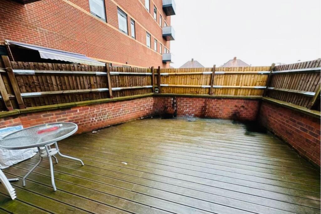 Flat 14, 5 Bath Road, Slough, Berkshire, SL1 3FX