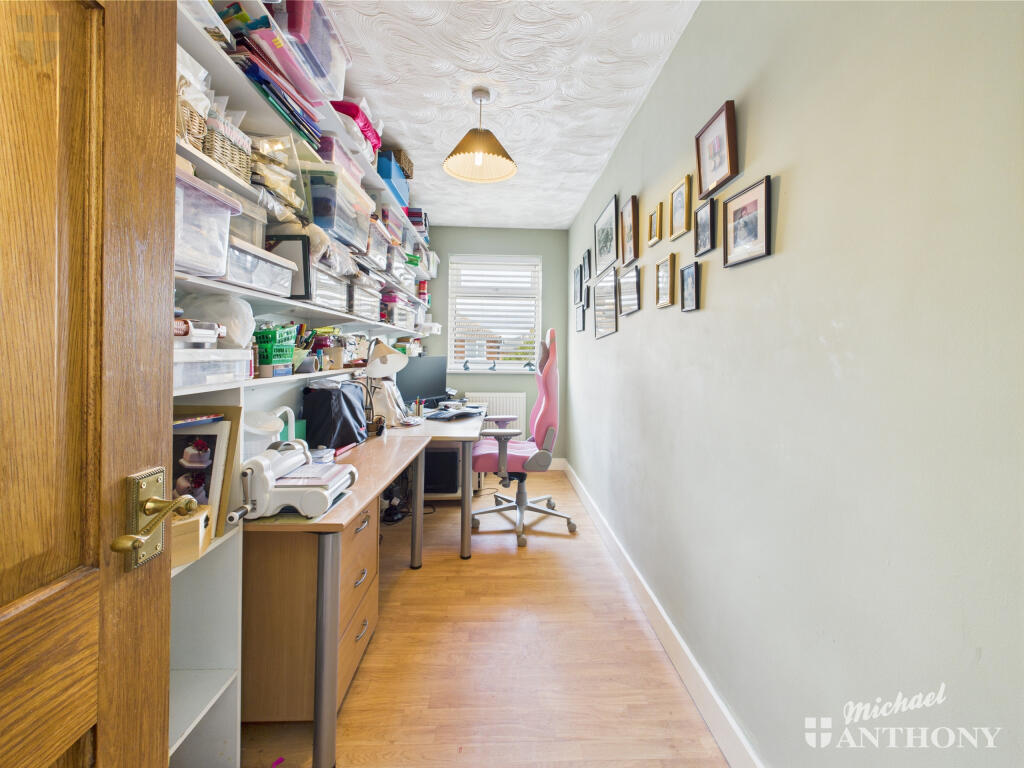 CAM03852G0-PR0300-STILL004