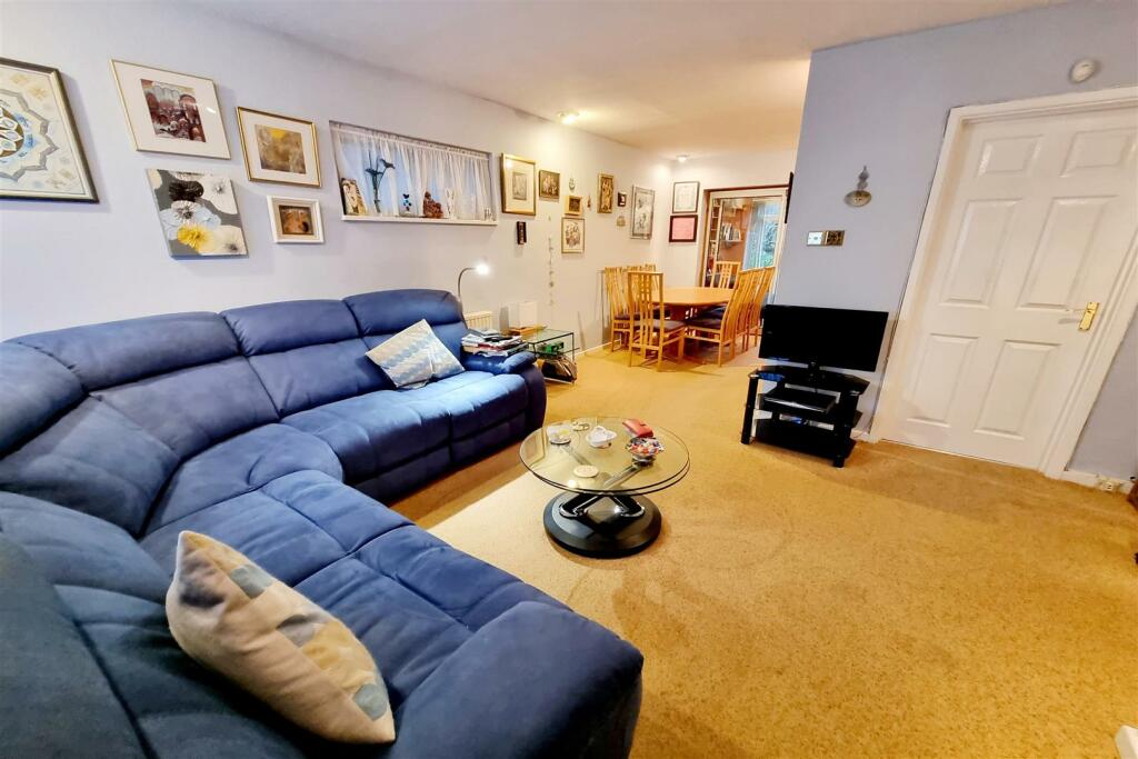 RECEPTION ROOM 1: LOUNGE - PIC. 1