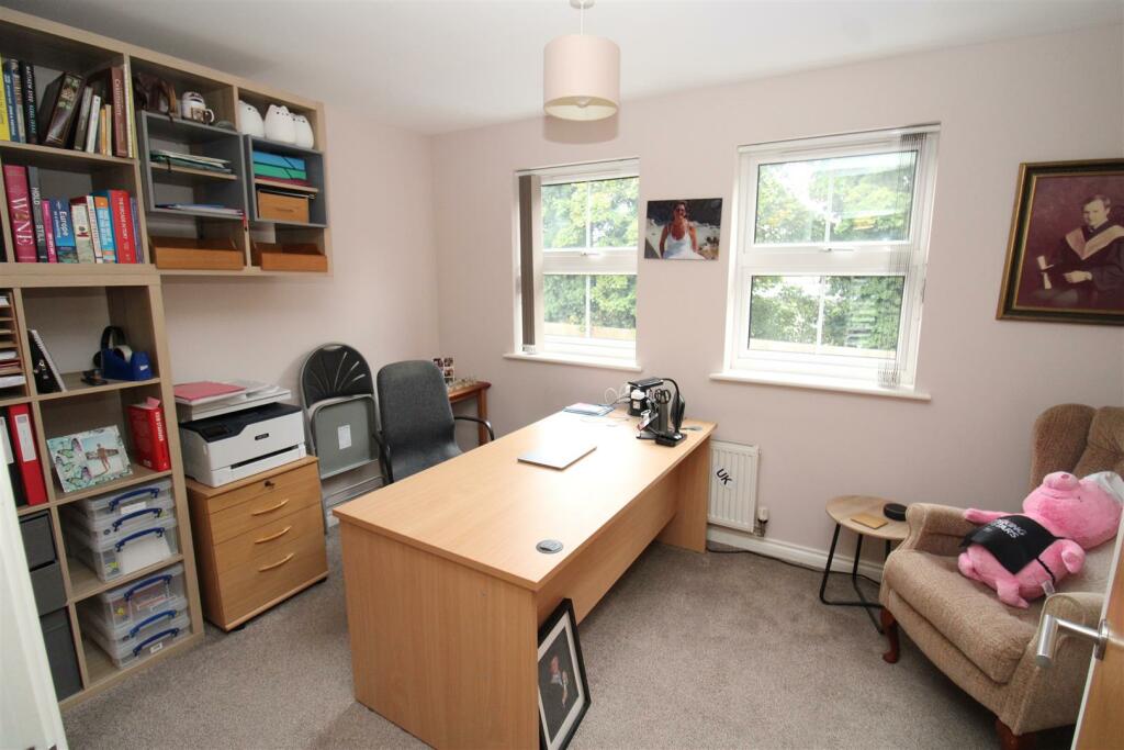 Bedroom 2 / Study